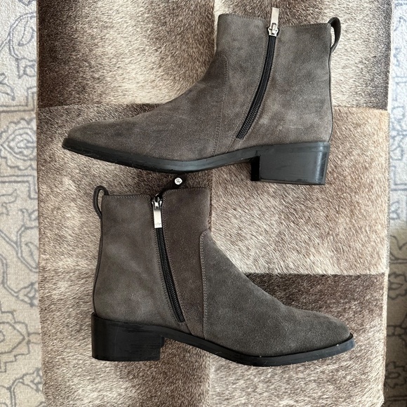 Aquatalia Colbie grey suede ankle boots NWOT 8.5 - Picture 2 of 8